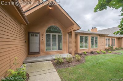 228 Glenwood Avenue, Condo with 2 bedrooms, 2 bathrooms and null parking in Fenton MI | Image 2