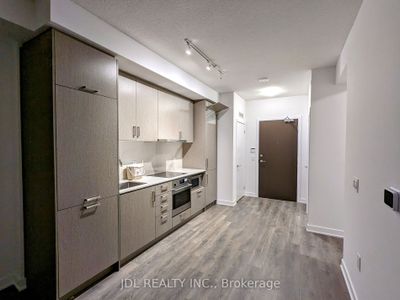 816 - 60 Honeycrisp Cres, Condo with 1 bedrooms, 1 bathrooms and 1 parking in Concord ON | Image 1