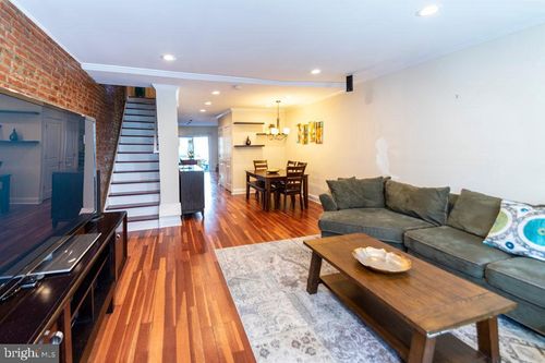 2107 Carpenter St, PHILADELPHIA, PA, 19146-2515 | Card Image