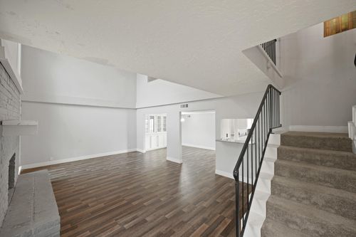 10758 Boardwalk St, Houston, TX, 77042-2318 | Card Image