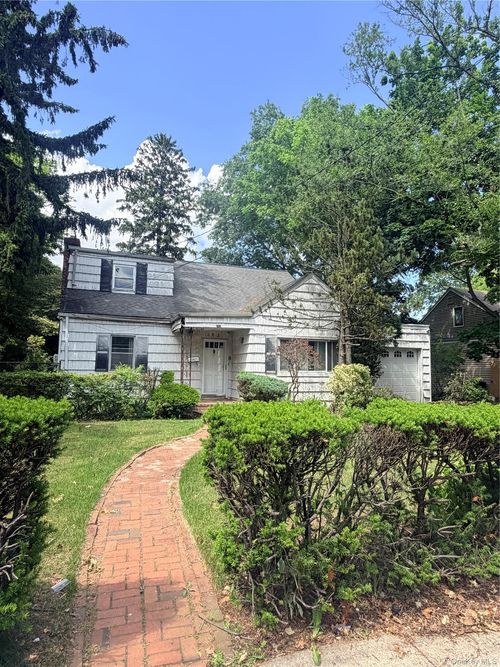 182 E Rockaway Road, Hempstead, NY, 11557 | Card Image