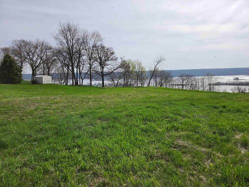 137 Royal Oaks Ct, Guttenberg, IA, 52052-9039 | Card Image