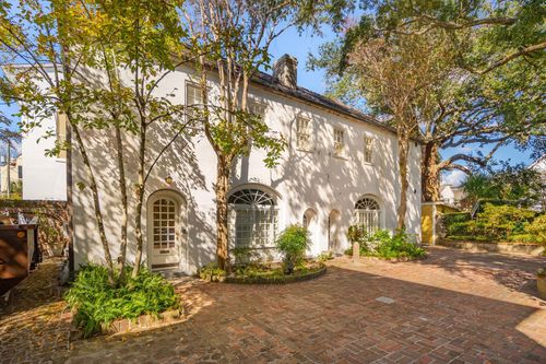 carriage-left-60 Hasell St, Charleston, SC, 29401-1616 | Card Image