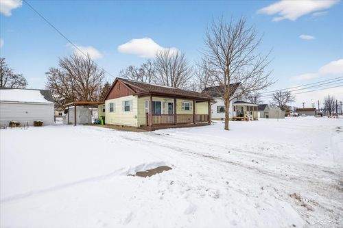 203 Park Ave, Auburn, MI, 48611-9304 | Card Image