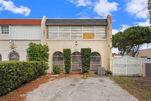 7205 W 2nd Ln, Hialeah, FL, 33014-5005 | Card Image