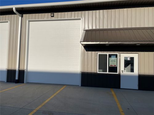 unit-e-132 Greenfield Dr, Tiffin, IA, 52340-9246 | Card Image