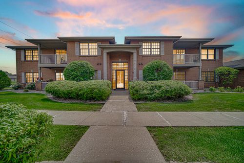 2c-9810 Wildwood Cir, Munster, IN, 46321-3987 | Card Image