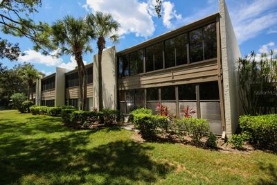 702 - 702 Oakview Drive, Condo with 2 bedrooms, 2 bathrooms and null parking in Bradenton FL | Image 2