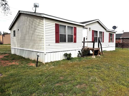 305 E Seventh St, Leedey, OK, 73654-6609 | Card Image