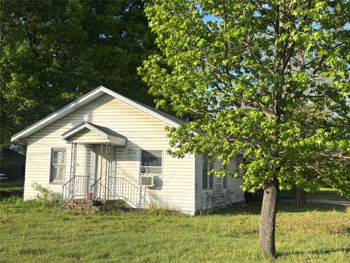 700 S Broad St, Saint Jo, TX, 76265-2170 | Card Image