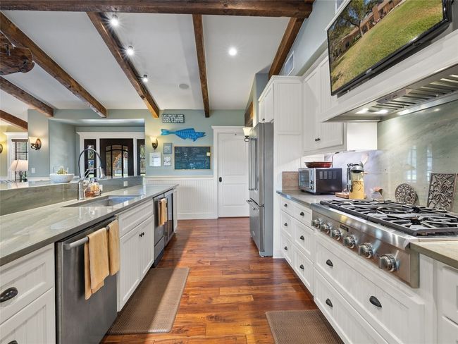 Propane cooktop and venthood for the true cook in the family. You can also enjoy the TV mounted above the cooktop. | Image 27