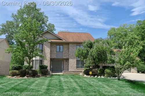 7233 Oakwood Dr, West Bloomfield, MI, 48322-2700 | Card Image
