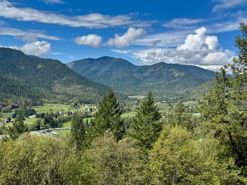 901 Manzanita Dr, Rogue River, OR, 97537-9597 | Card Image