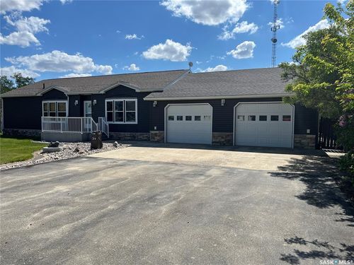 24 Hall St, Halbrite, SK, S0C | Card Image