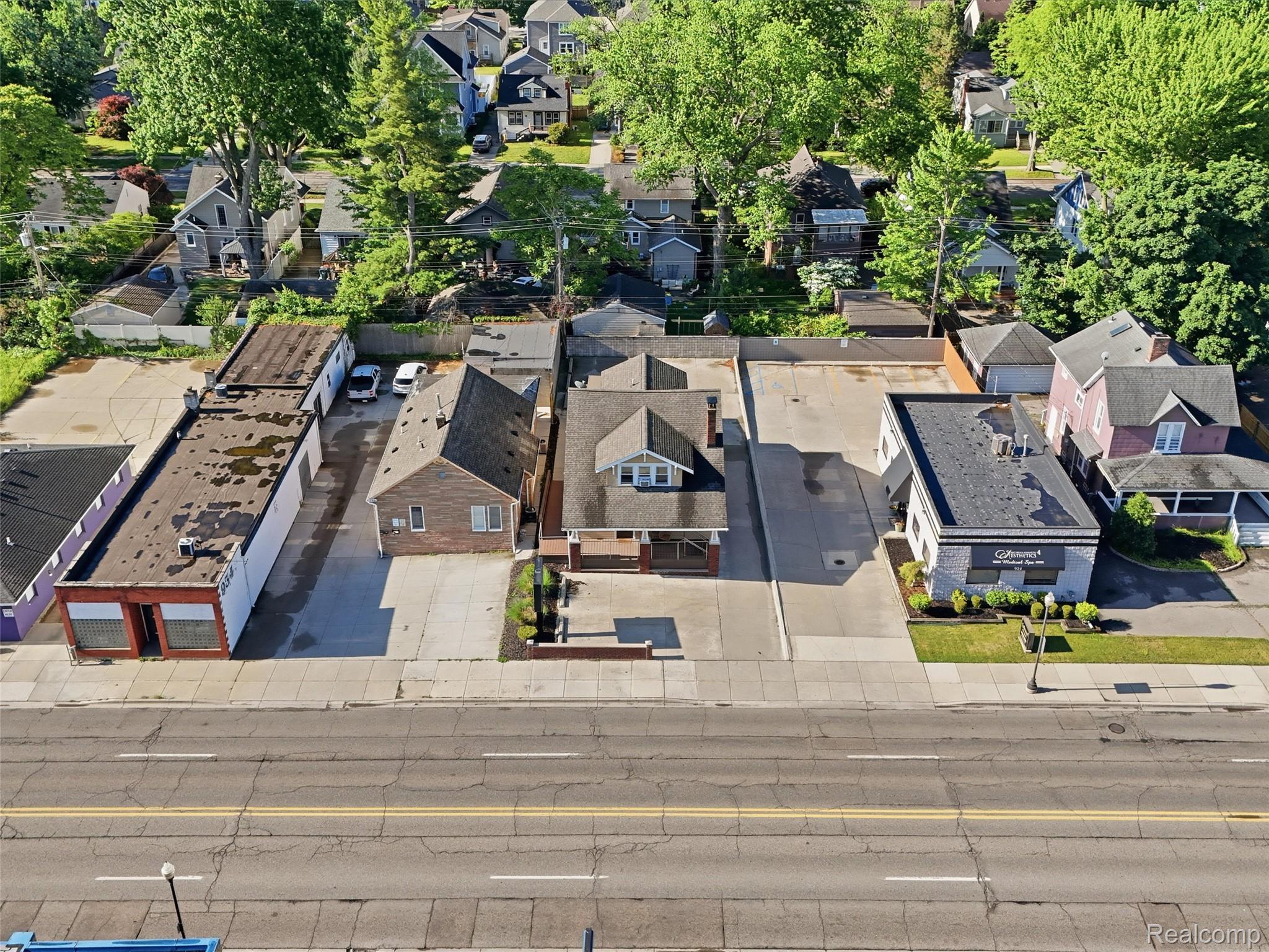 Commercial Lease in Royal Oak 3