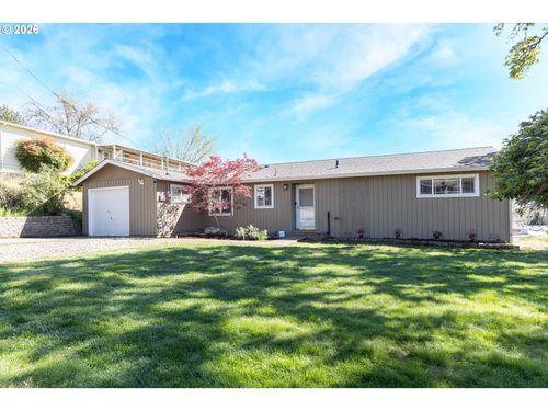 757 Ne Clover Ave, Roseburg, OR, 97470-1484 | Card Image