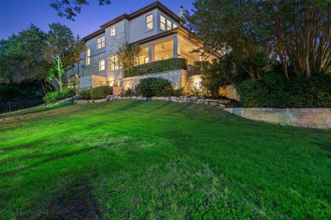 Large yard space | Image 40