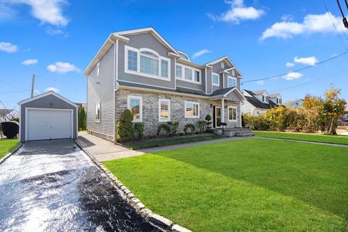 10 Alexander Ave, Hicksville, NY, 11801-6302 | Card Image