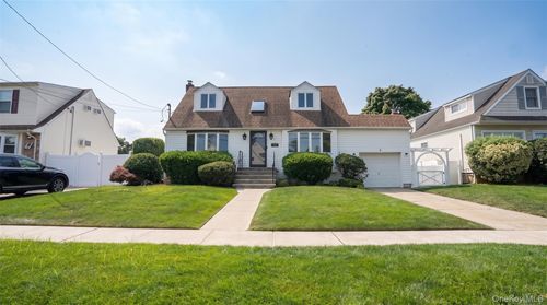 265 Weidner Ave, Oceanside, NY, 11572-3846 | Card Image