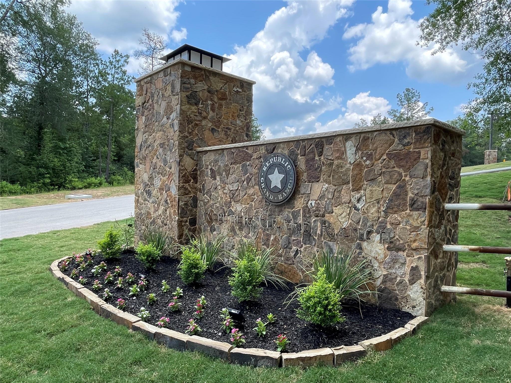 Land in Willis 5