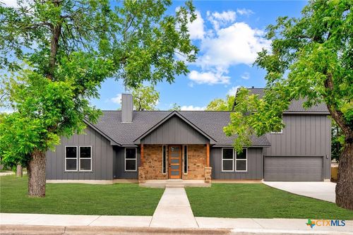 417 S Blanco St, Lockhart, TX, 78644-3001 | Card Image