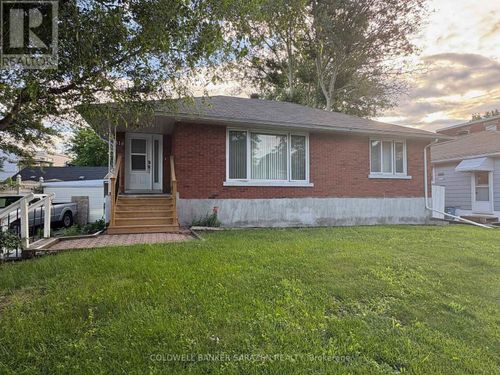 316 Lafontaine Ave, Vanier, ON, K1L6X2 | Card Image