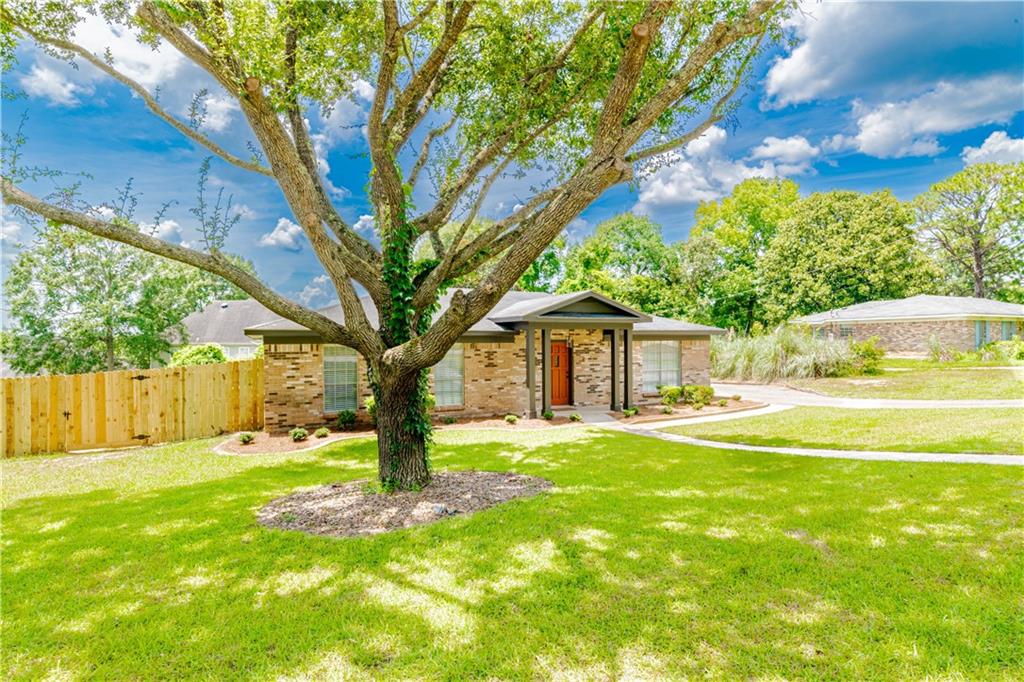 Marian Dr, Mobile, AL 36695