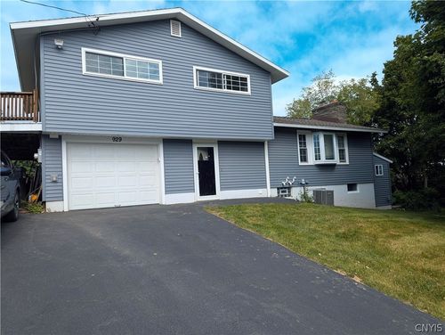 929 Northway St, Syracuse, NY, 13224-1324 | Card Image