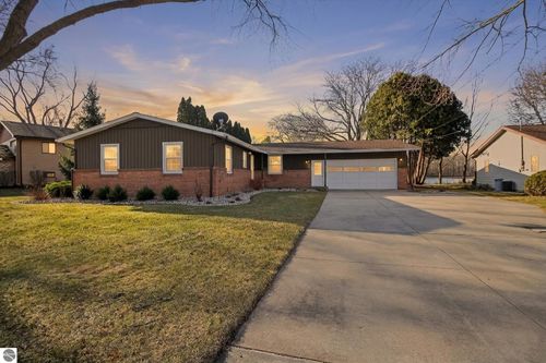 901 Riverview Dr, Alma, MI, 48801-2164 | Card Image