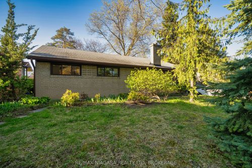 55 N Hills Terr, North York, ON, M3C1M5 | Card Image
