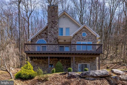 154 Kickapoo Dr, Hazle Township, PA, 18202-9549 | Card Image