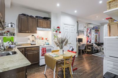 58 Palmerston Ave, Home with 3 bedrooms, 2 bathrooms and 1 parking in Toronto ON | Image 3