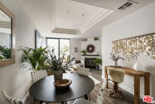 apt-25-2500 Abbot Kinney Blvd, Venice, CA, 90291-4797 | Card Image