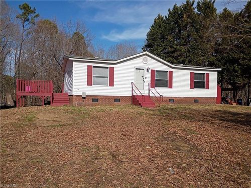 204 Nubbin Ridge Rd, High Point, NC, 27265-7166 | Card Image