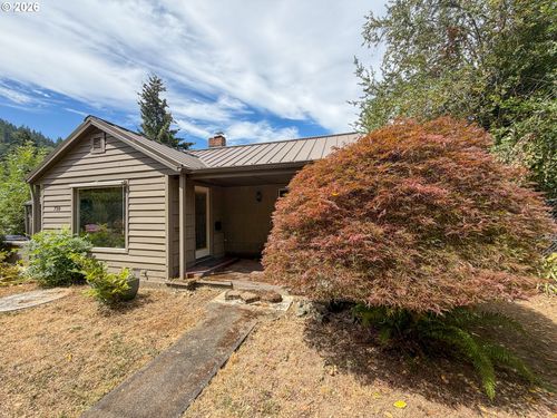 738 W Union St, Roseburg, OR, 97471 | Card Image