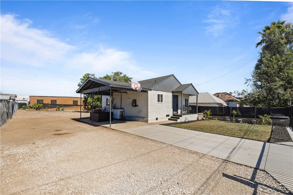 Residential in Corona 3
