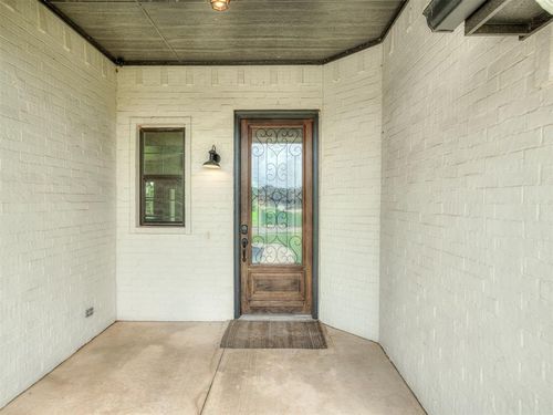 2508 Ne 15th St, Moore, OK, 73160-8635 | Card Image