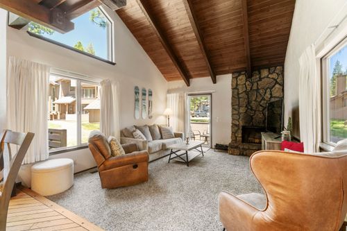 57-57012 Tennis Village Ln, Sunriver, OR, 97707-1858 | Card Image