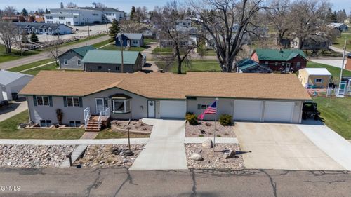 320 6th St, Riverdale, ND, 58565-6506 | Card Image