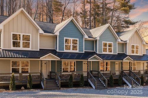 2b-330 Bowditch St, Burnsville, NC, 28714-3302 | Card Image