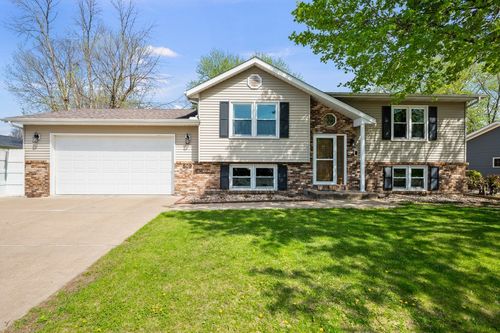 509 N 6th St, Eldridge, IA, 52748-1134 | Card Image