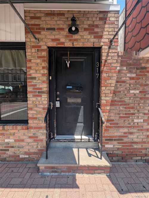 317 Bedford Ave, Bellmore, NY, 11710-3592 | Card Image