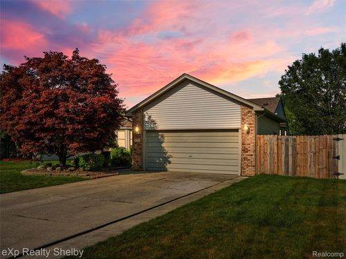 52873 D W Seaton Dr, Chesterfield, MI, 48047-4518 | Card Image