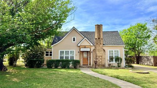 1122 4th St, Graham, TX, 76450-3210 | Card Image