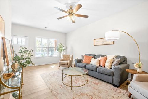 102 Quarry Point Dr, Clarksville, TN, 37043-3368 | Card Image