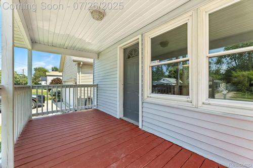 124 Taylor St, Port Huron, MI, 48060-1003 | Card Image