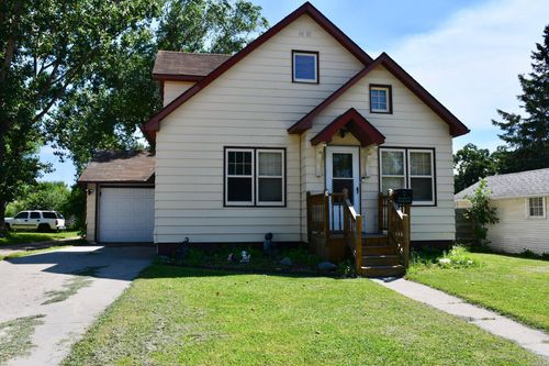 216 6th St W, Thief River Falls, MN, 56701-1514 | Card Image