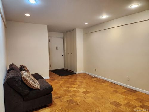 apt-2u-700 Shore Rd, Long Beach, NY, 11561-4715 | Card Image