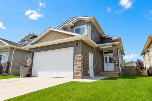 8722 Willow Dr, Grande Prairie, AB, T8X0G8 | Card Image