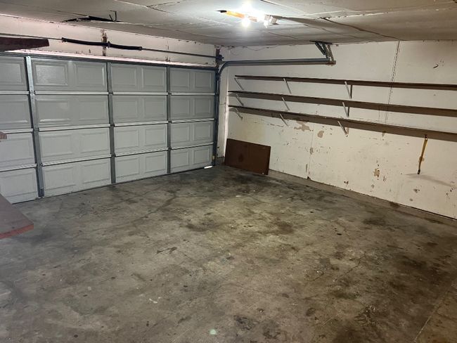 Large Garage | Image 13